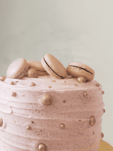 pastel con macarons de Vainilla Canela